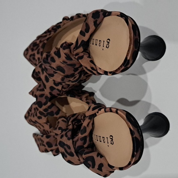 Gianni Bini Henzlee Leopard Print Chiffon Wrap-Up Dress Pumps - Picture 6 of 7